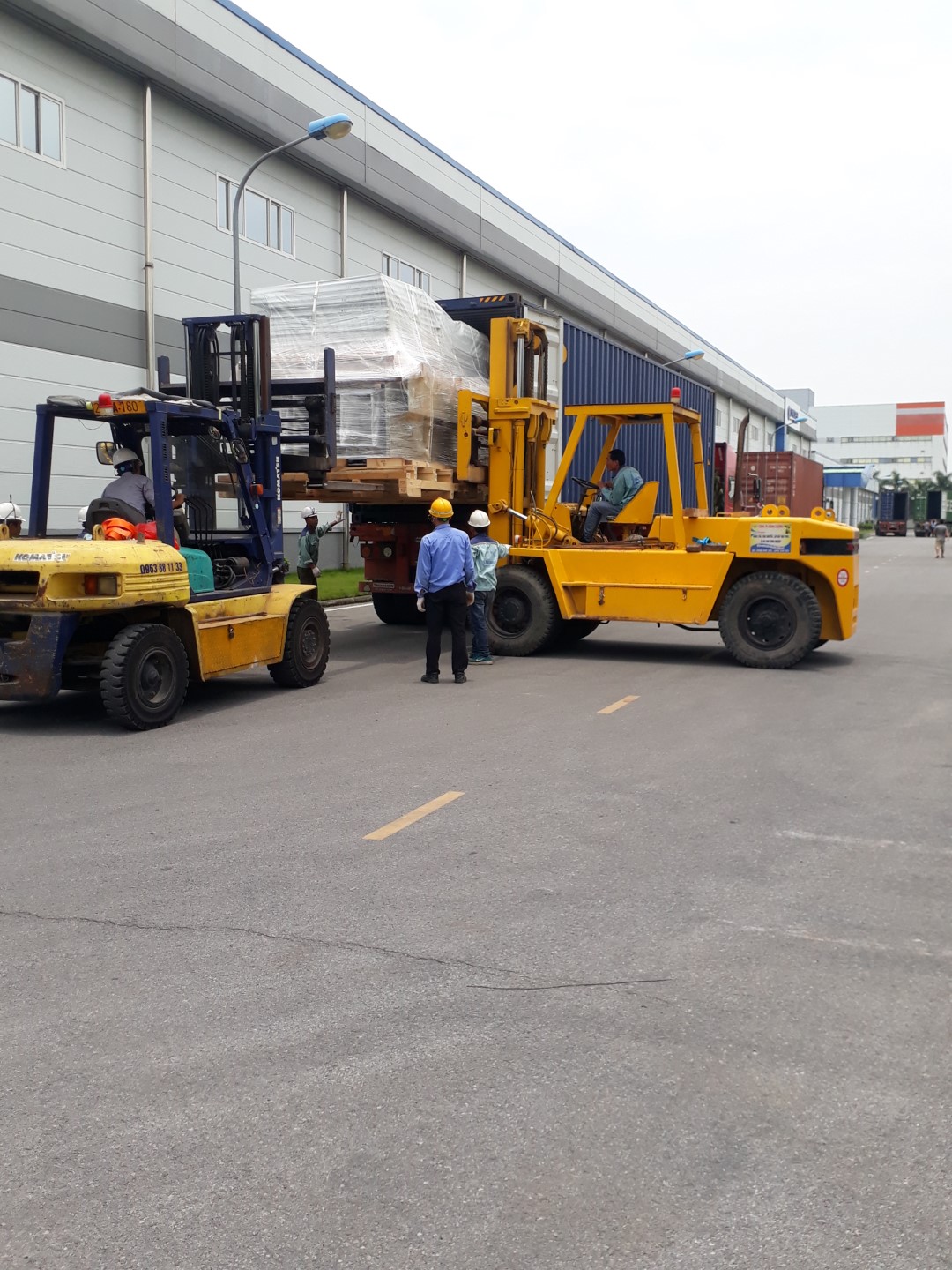 Cho thuê xe nâng tại KCN Đồng Văn